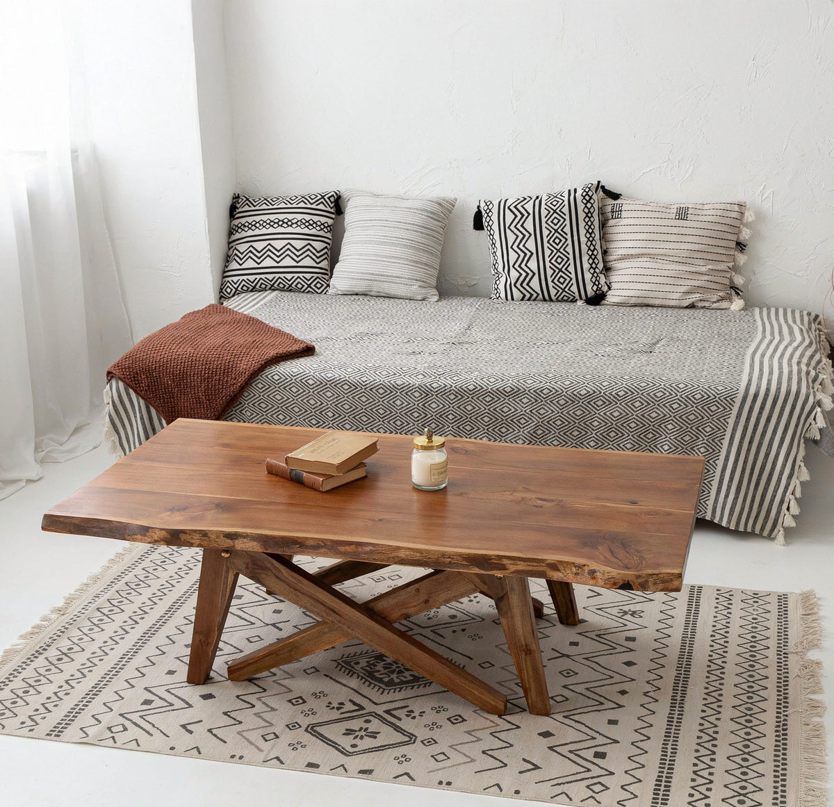 Boomrand salontafel van eersteklas massief hout met X-poot onderstel