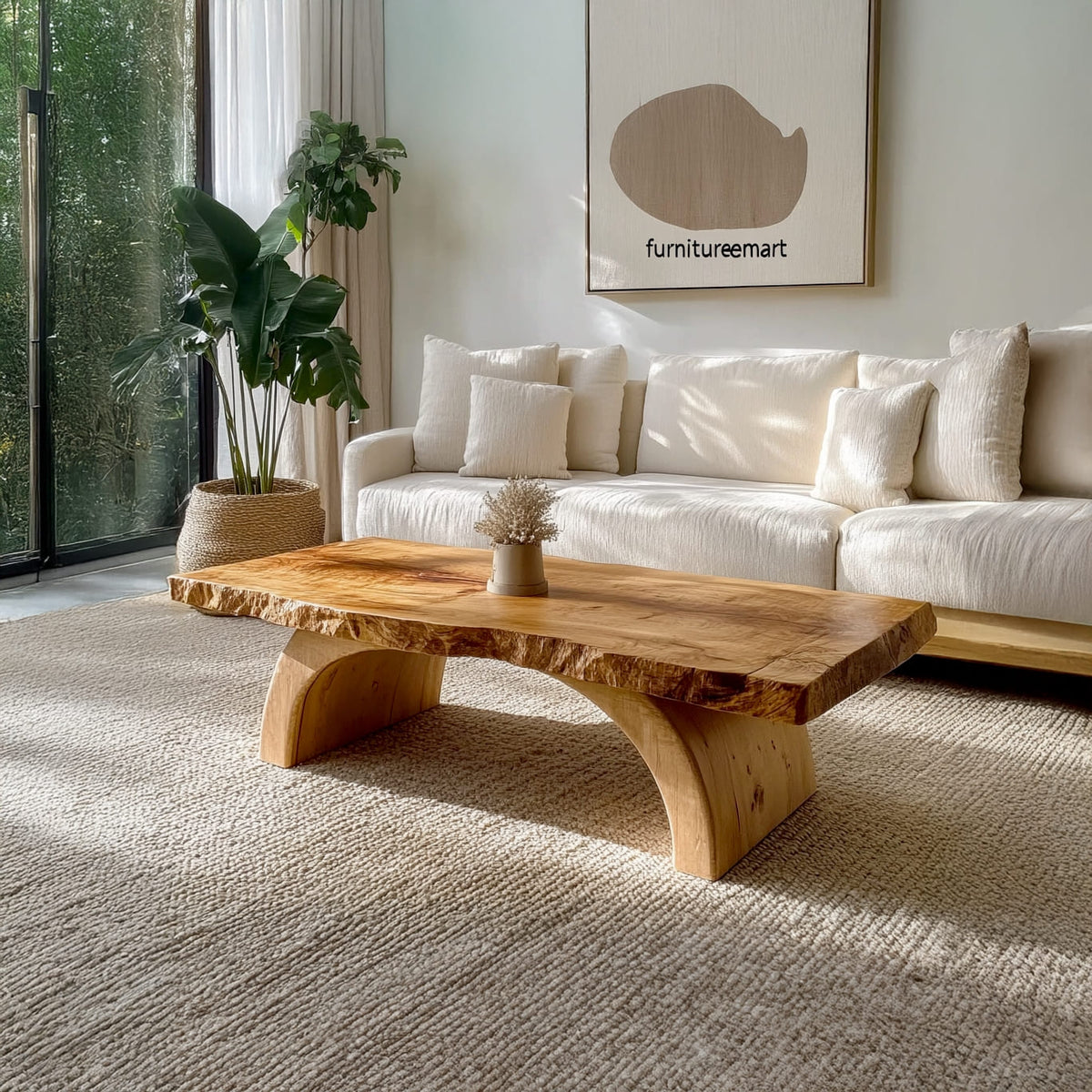 Organische boomrand salontafel van eersteklas massief hout met sculpturaal boogonderstel