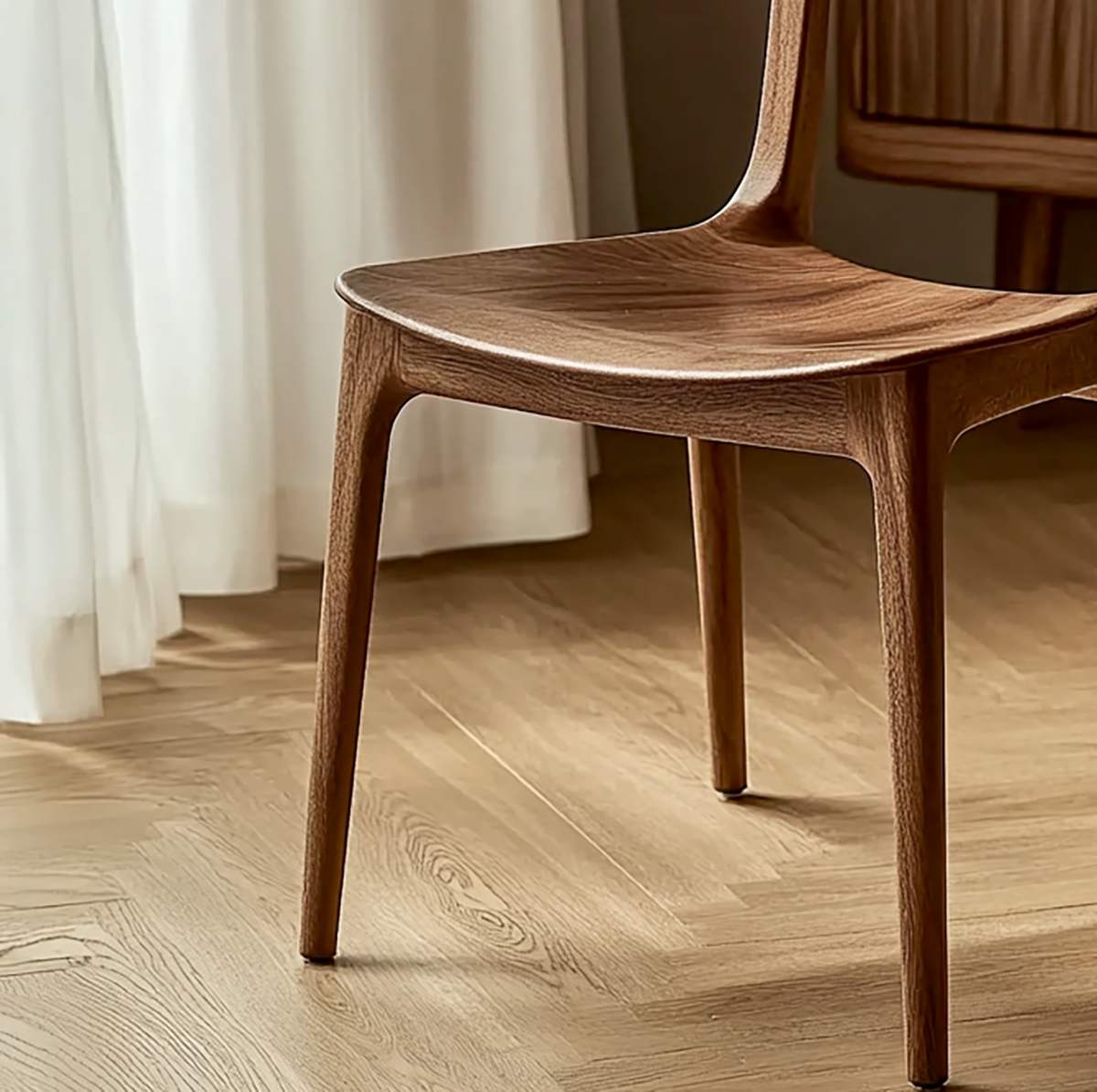 Moderne houten eetkamerstoel met gebogen organisch silhouet