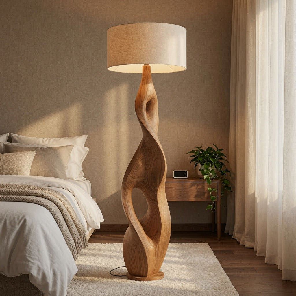 Sculpturale getordeerde vloerlamp van massief hout