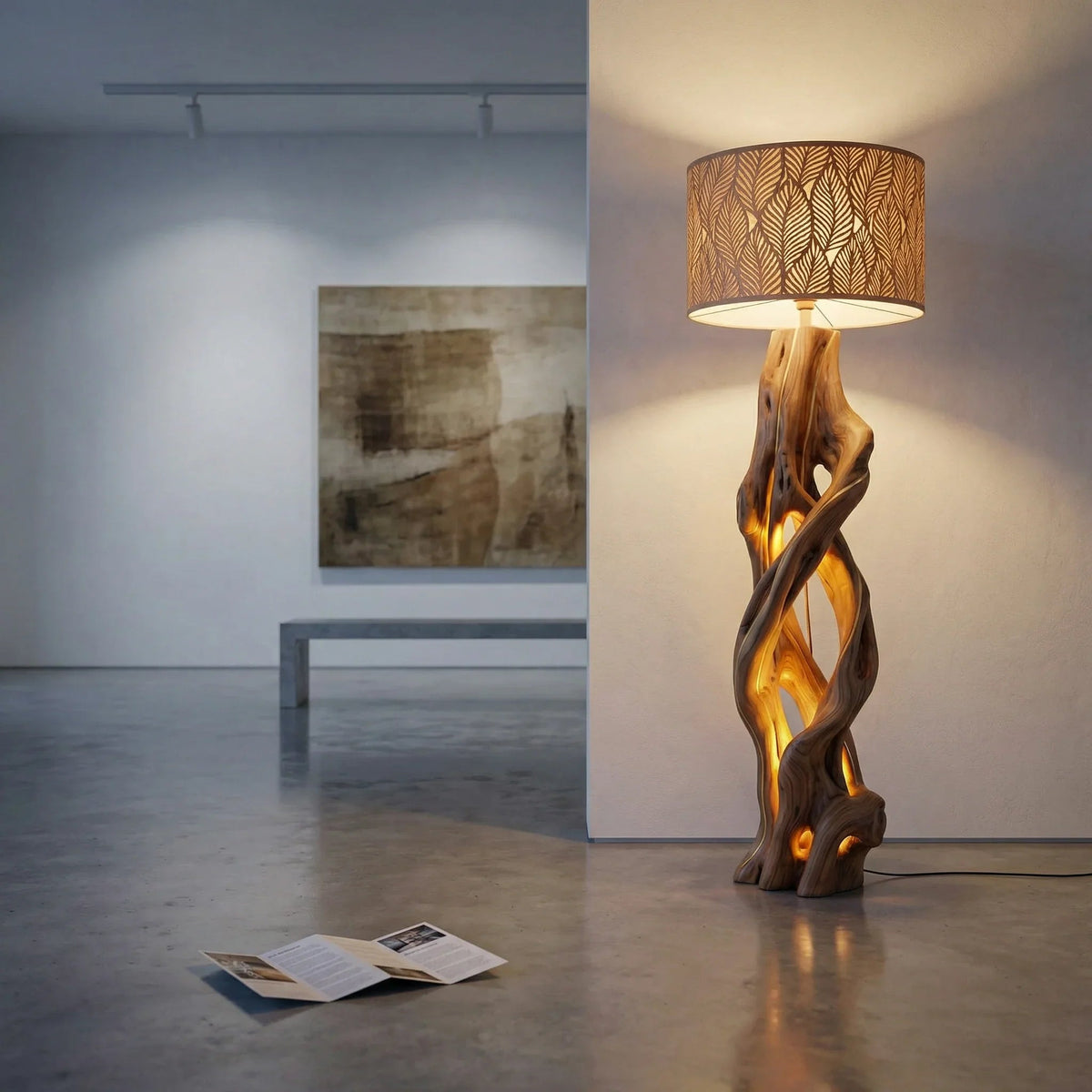 Gevlochten takken houten vloerlamp met bladerenkap in modern interieur