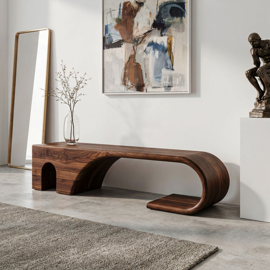 Moderne gebogen houten bank vervaardigd uit massief hout