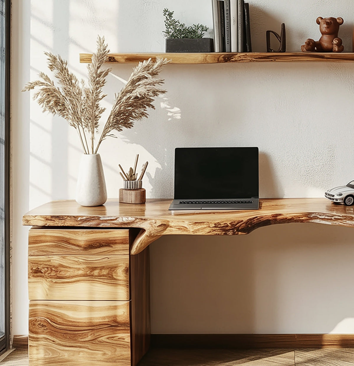 Uniek massief houten bureau met natuurlijke boomrand