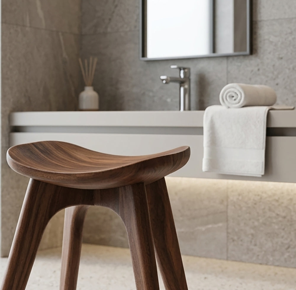 Handgemaakte houten badkamerkruk ontworpen voor douchecomfort en ontspanning