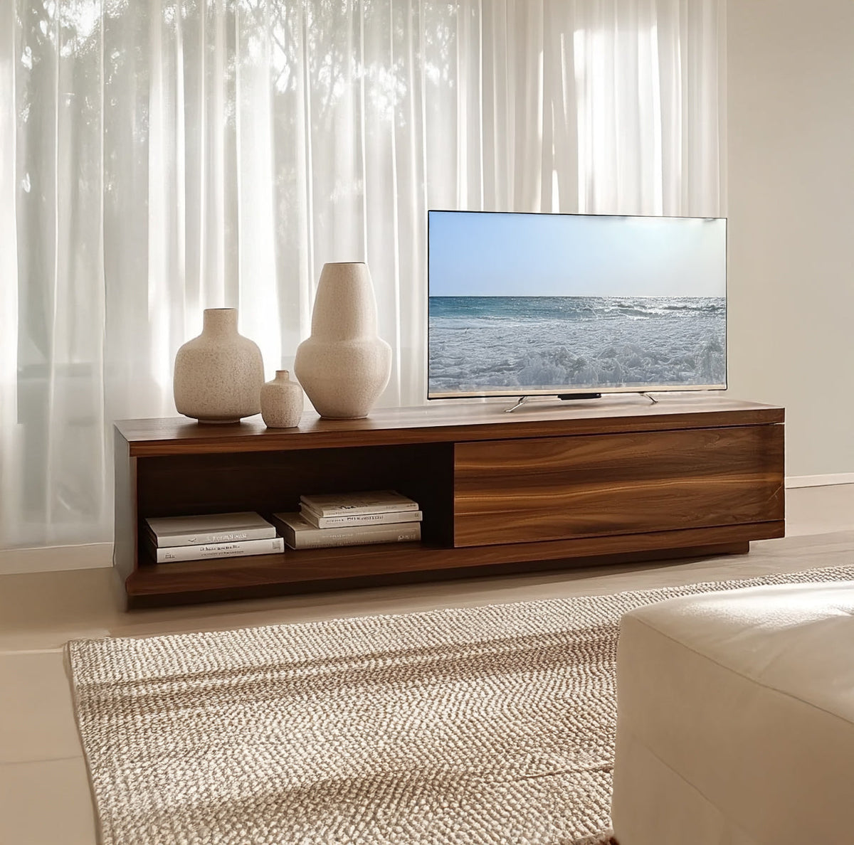 Eigentijds houten tv-meubel met opbergvakken