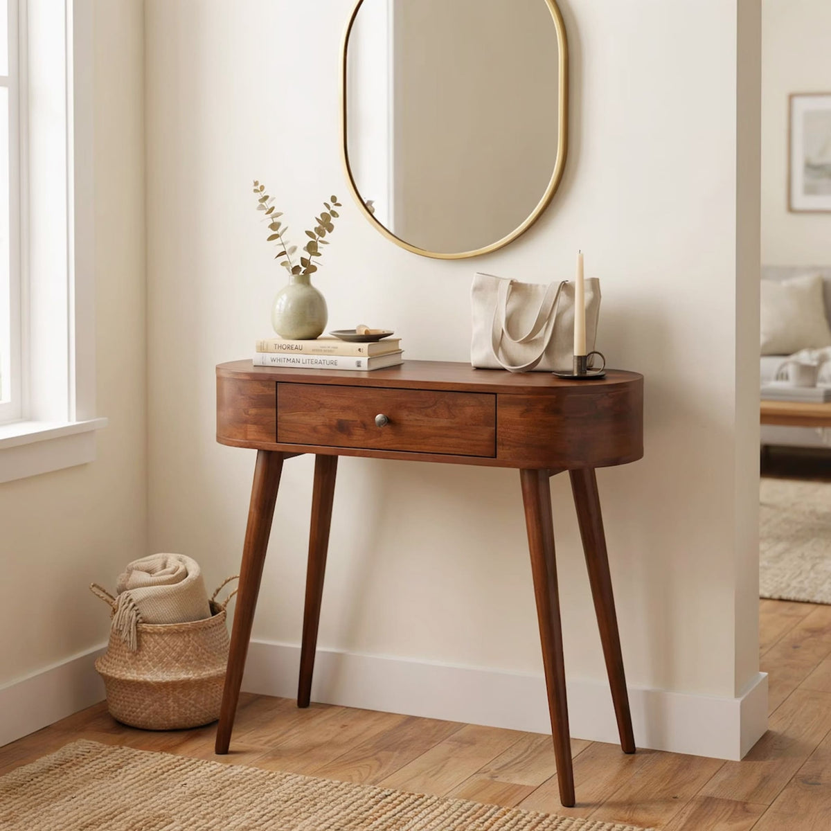 Organische gebogen consoletafel van massief hout met opberglade