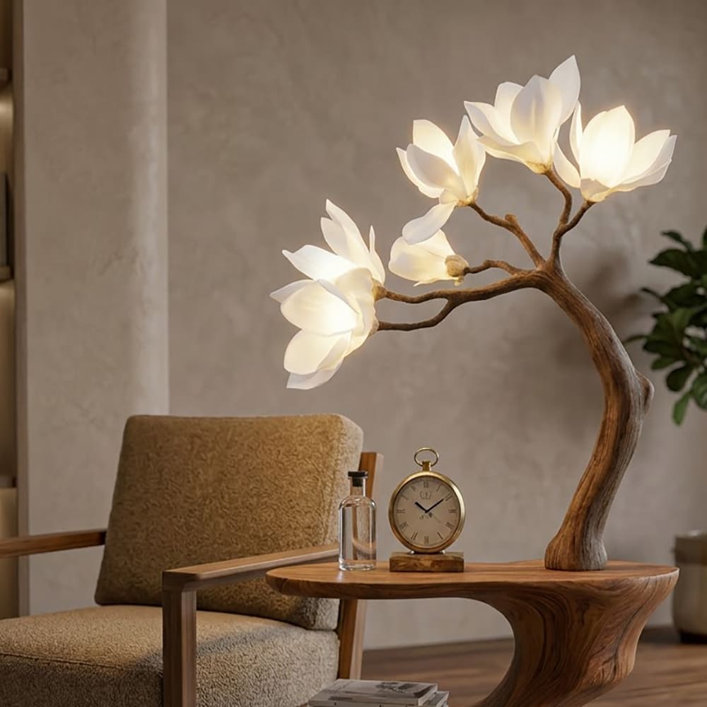 Handgesneden massief houten bijzettafel met decoratieve bloesemtak