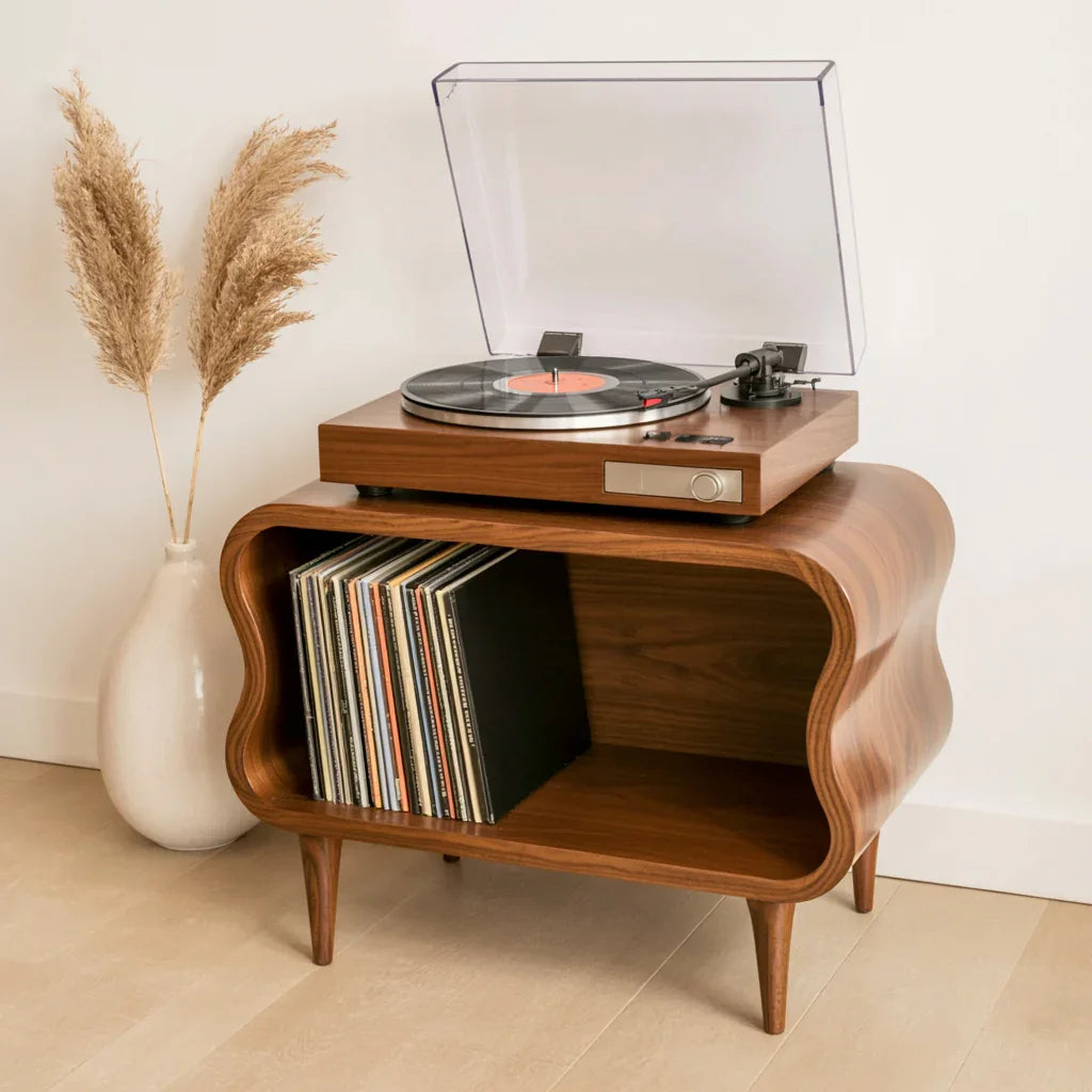 Mid-century modern houten platenspeler meubel met vinyl opbergvak en decoratieve vaas